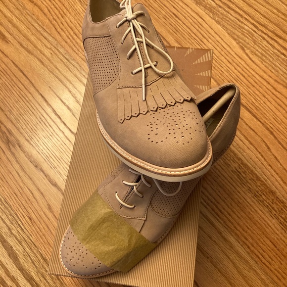 Ugg (Australia) Shoes - Picture 1 of 11